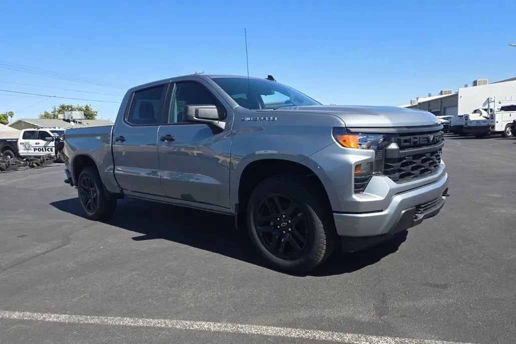 2026 Chevrolet Silverado 1500 Custom photo 1
