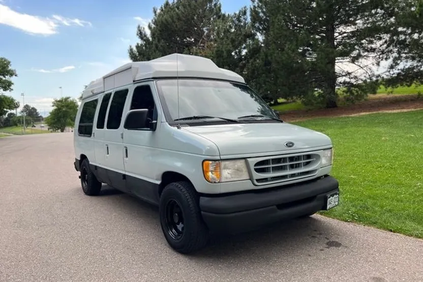 1998 Ford E-250 Base photo 1