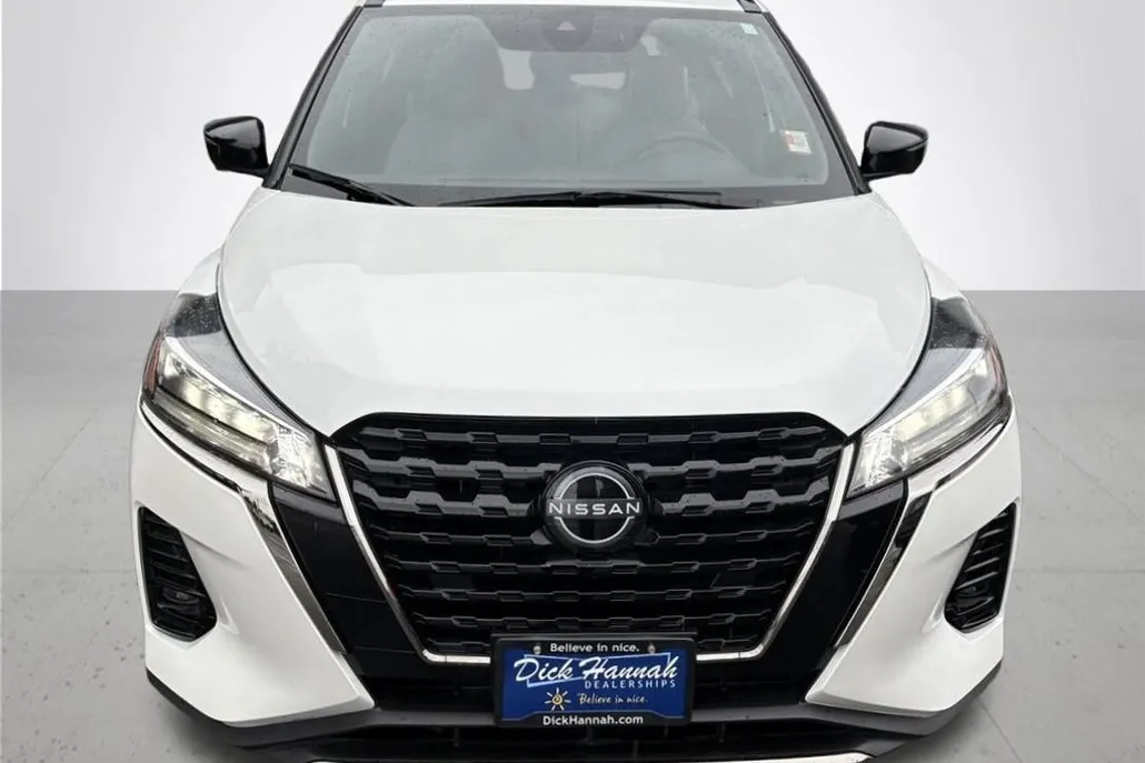 2024 Nissan Kicks SR photo 1