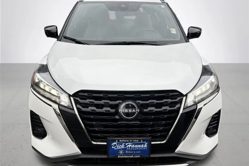 2024 Nissan Kicks SR photo 1