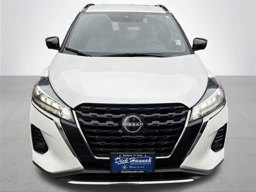 2024 Nissan Kicks SR photo 1