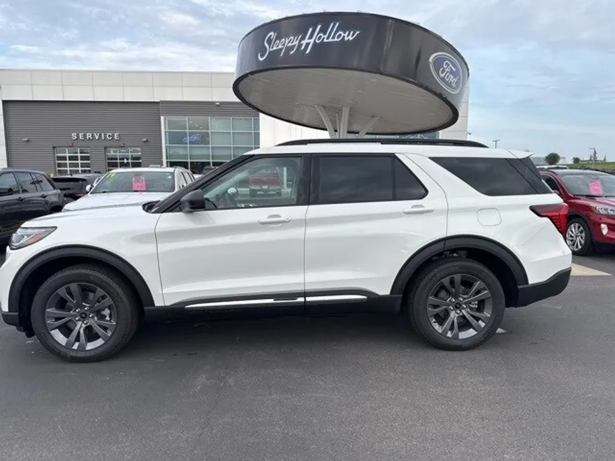 2025 Ford Explorer photo 1