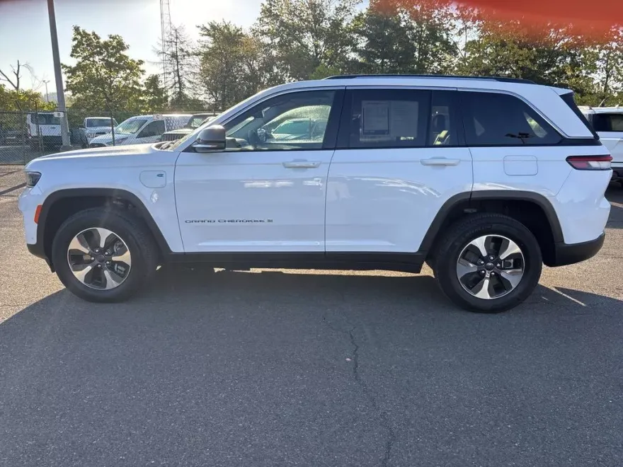 2024 Jeep Cherokee Limited 4xe photo 1