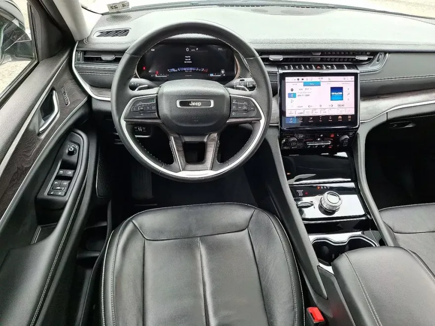2022 Jeep Grand Cherokee Limited photo 1