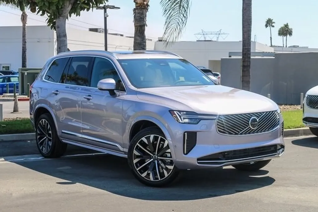 2026 Volvo XC90 Plus photo 1