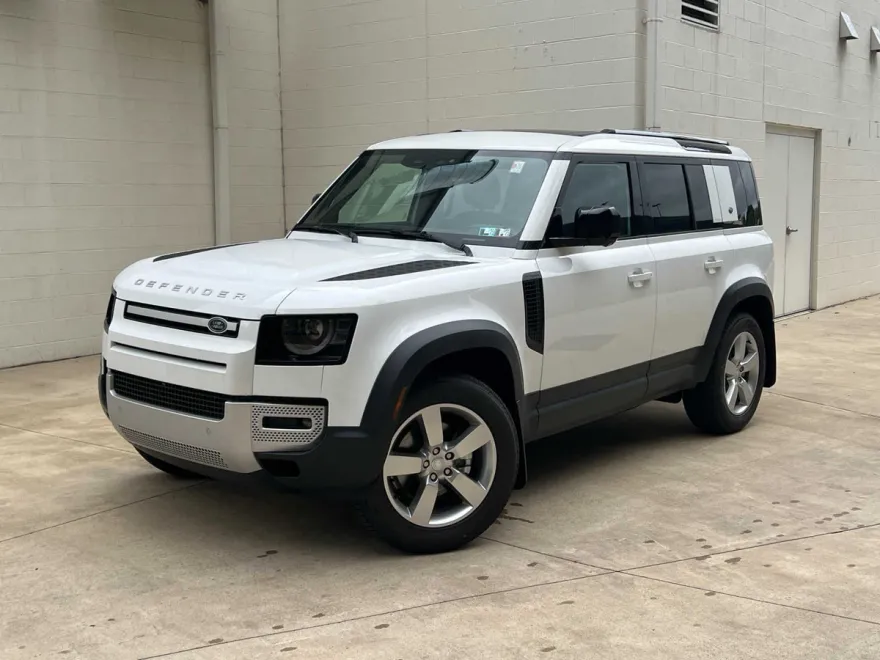 2024 Land Rover Defender 110 S photo 1