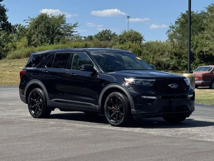 2021 Ford Explorer ST photo 1