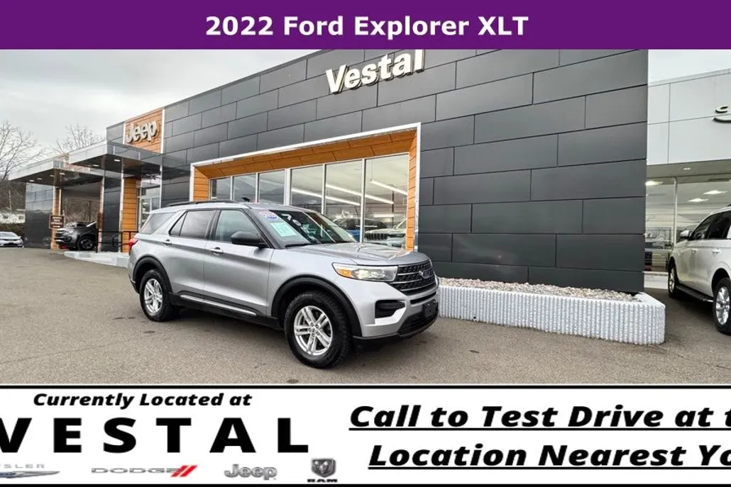 2022 Ford Explorer XLT photo 1