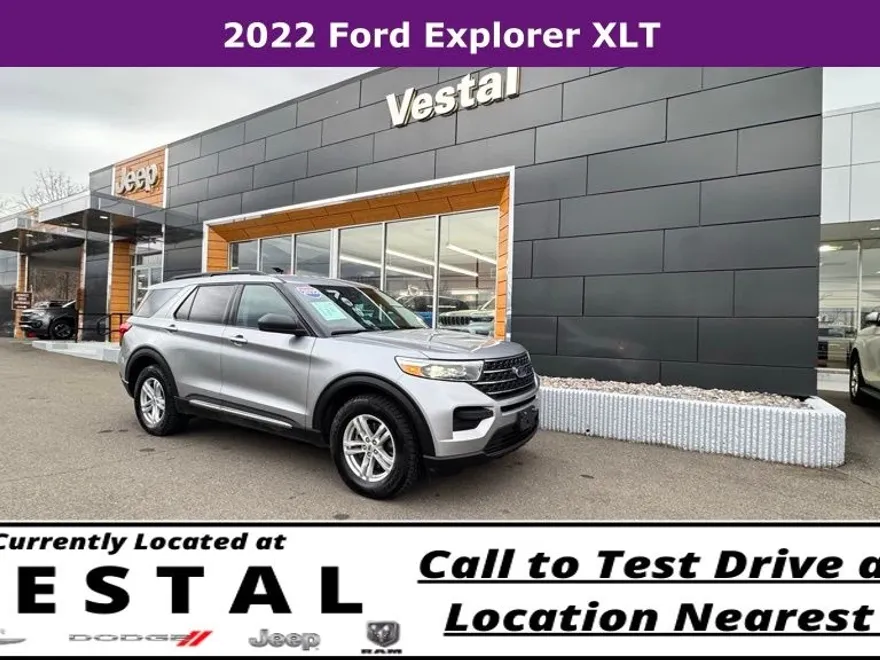 2022 Ford Explorer XLT photo 1