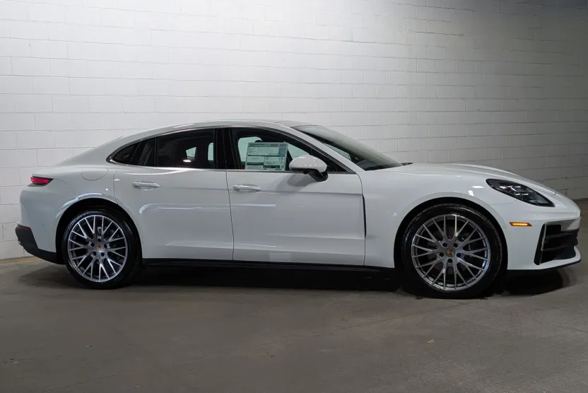 2025 Porsche Panamera 4 photo 1