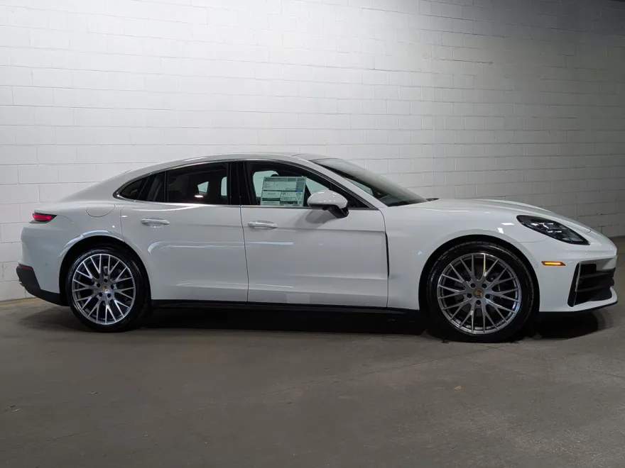 2025 Porsche Panamera 4 photo 1