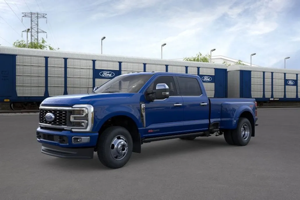 2026 Ford F-350 Platinum photo 1