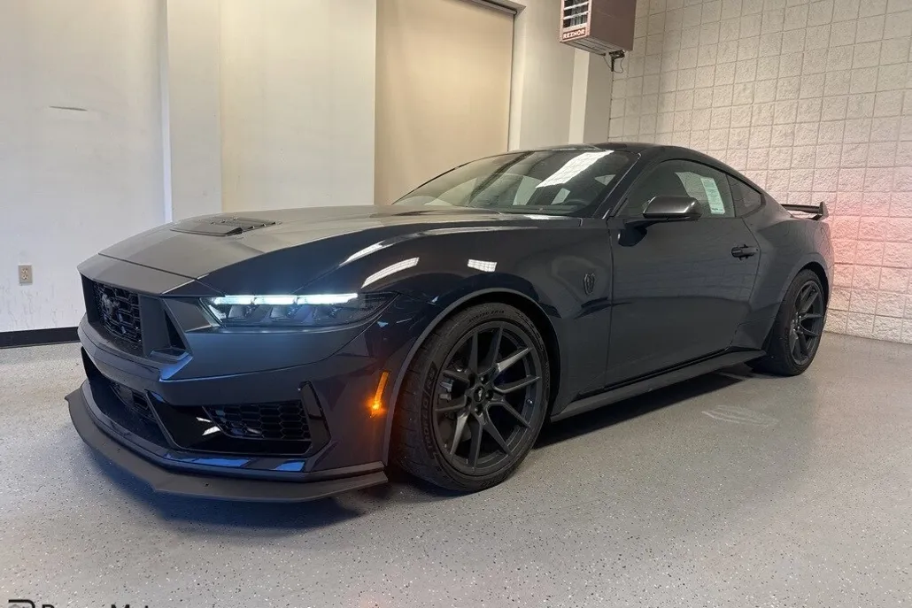 2025 Ford Mustang Dark Horse Deluxe photo 1