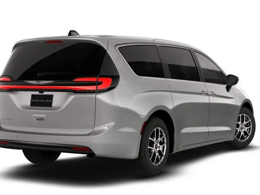 2026 Chrysler Pacifica photo 2