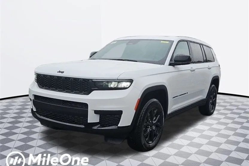 2025 Jeep Grand Cherokee Laredo Sport photo 1