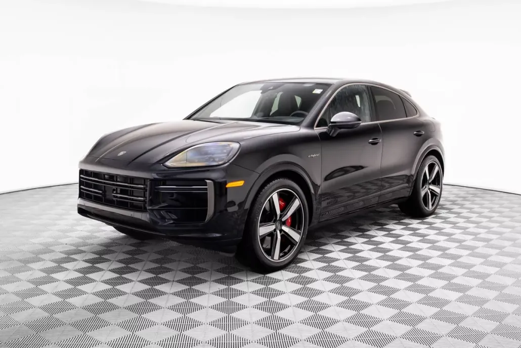 2025 Porsche Cayenne Turbo E-Hybrid Coupe photo 1