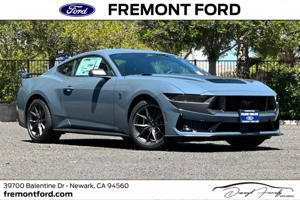 2025 Ford Mustang Dark Horse photo 1