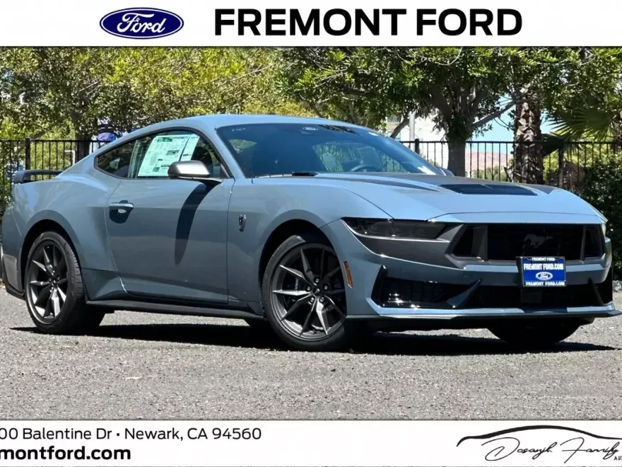 2025 Ford Mustang Dark Horse photo 1