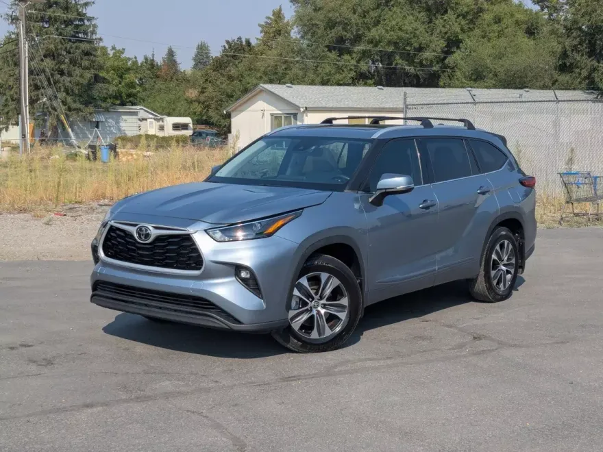 2022 Toyota Highlander XLE photo 1