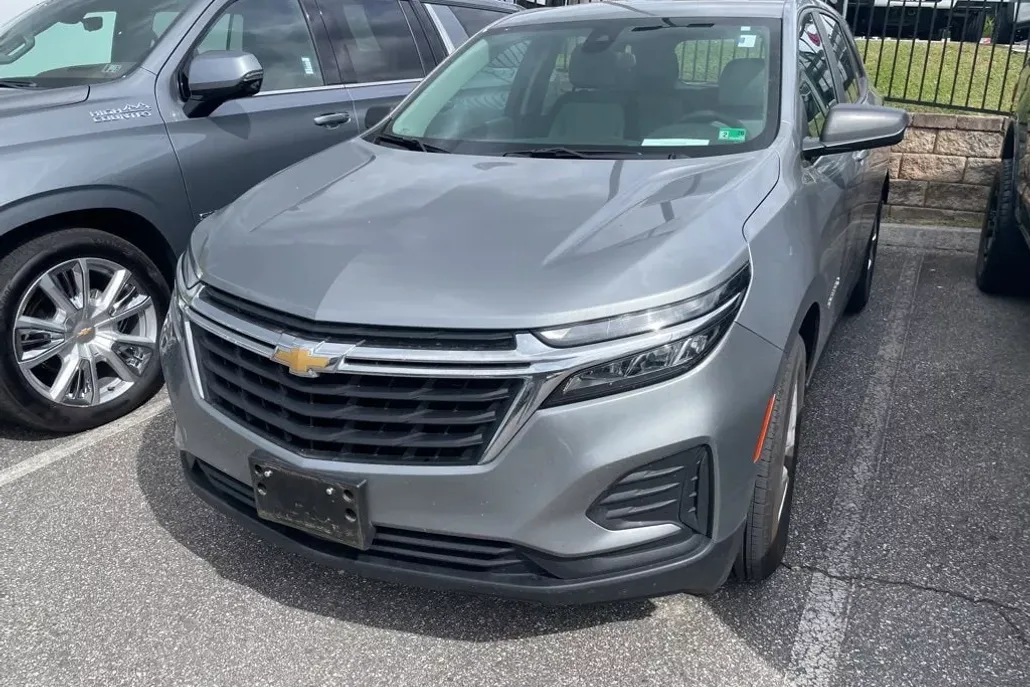 2024 Chevrolet Equinox LS photo 1