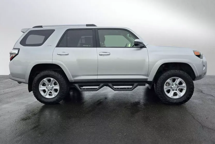 2020 Toyota 4Runner SR5 photo 1