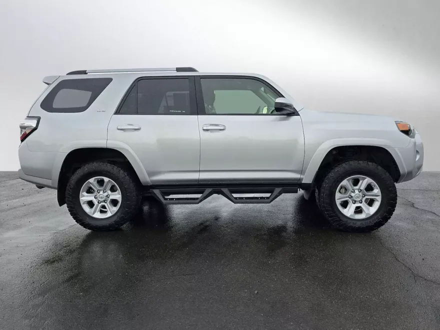 2020 Toyota 4Runner SR5 photo 1