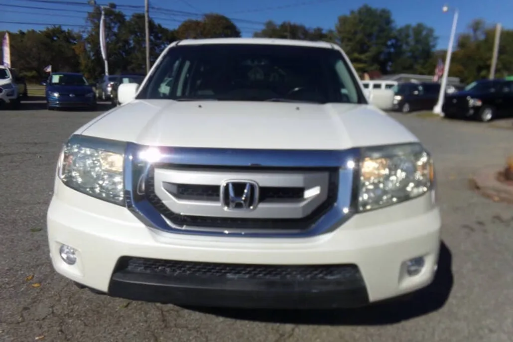 2011 Honda Pilot Touring photo 1