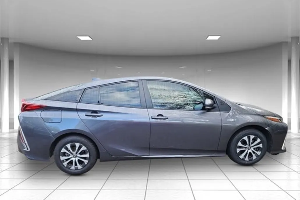 2021 Toyota Prius Prime XLE photo 1