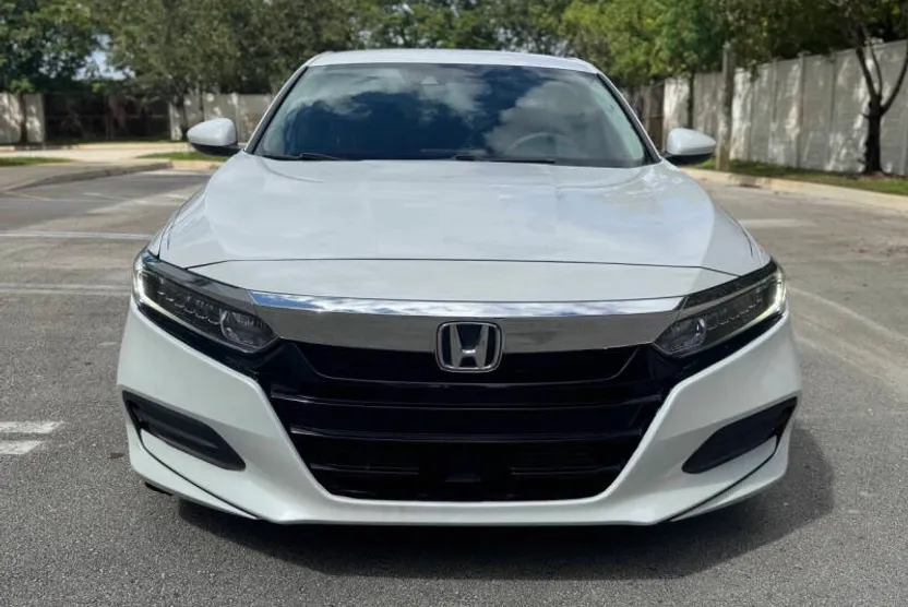 2018 Honda Accord LX photo 1
