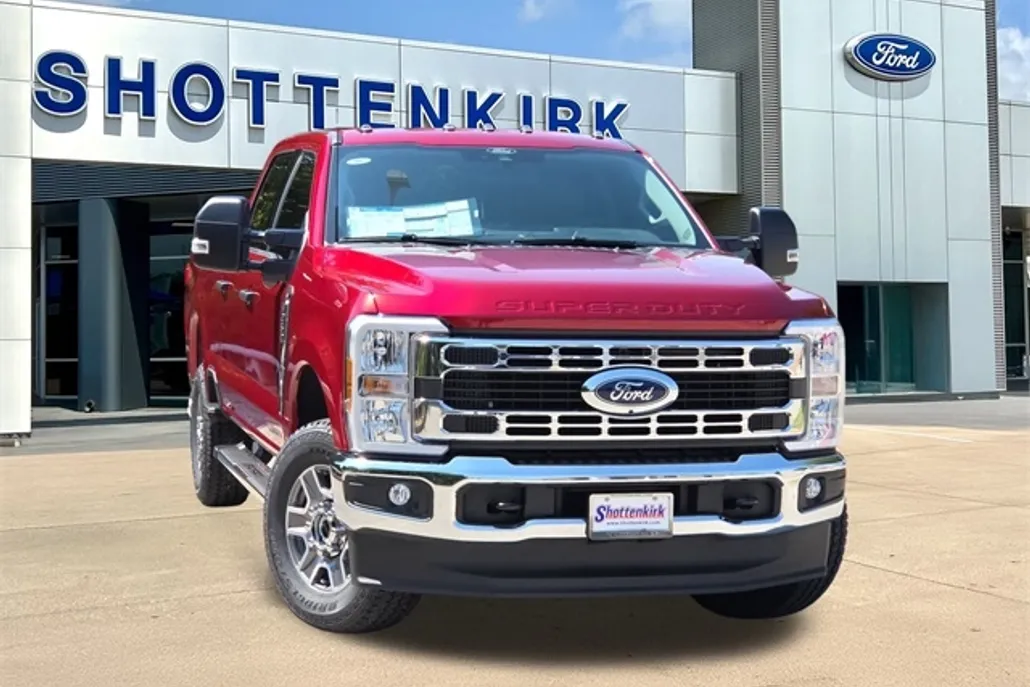 2025 Ford F-250 XLT photo 1