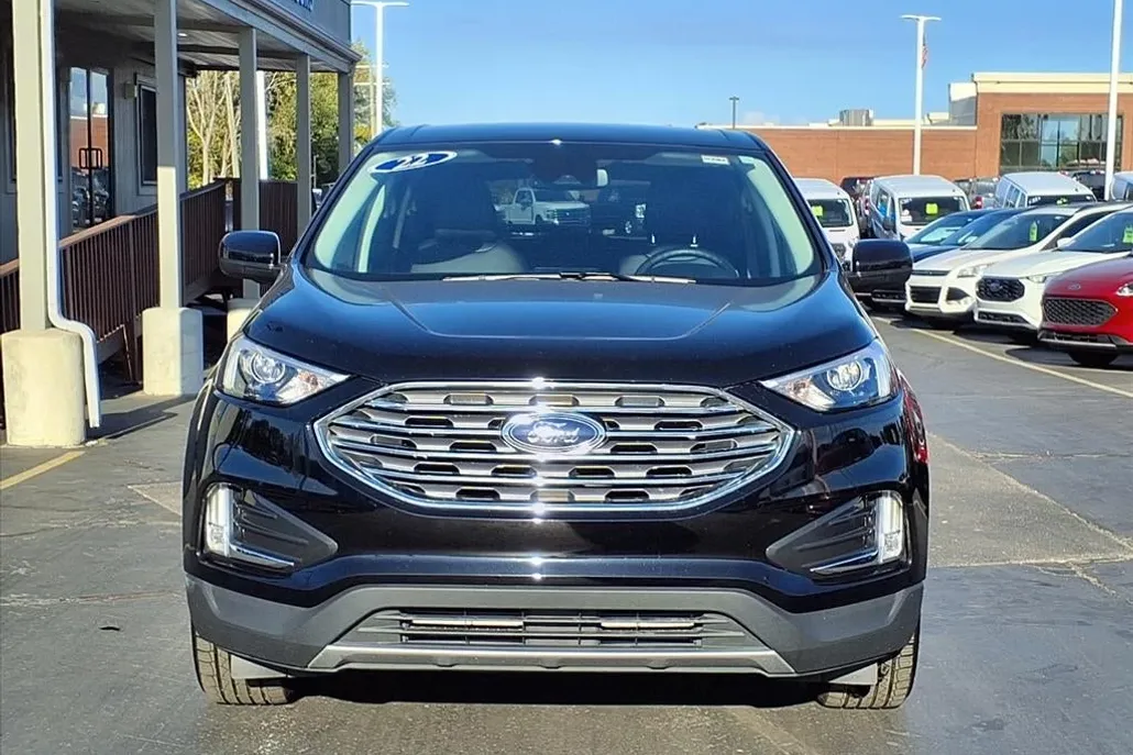 2022 Ford Edge SEL photo 1