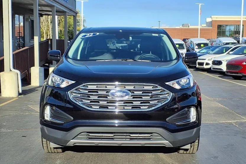 2022 Ford Edge SEL photo 1