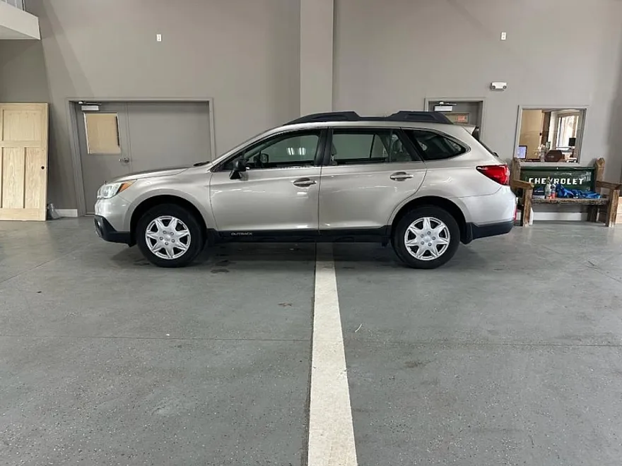 2016 Subaru Outback 2.5i photo 1