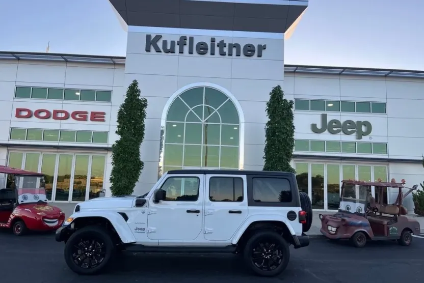 2022 Jeep Wrangler Unlimited Sahara 4xe photo 1