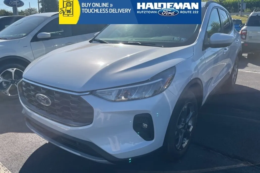 2025 Ford Escape Hybrid ST-Line Select photo 1