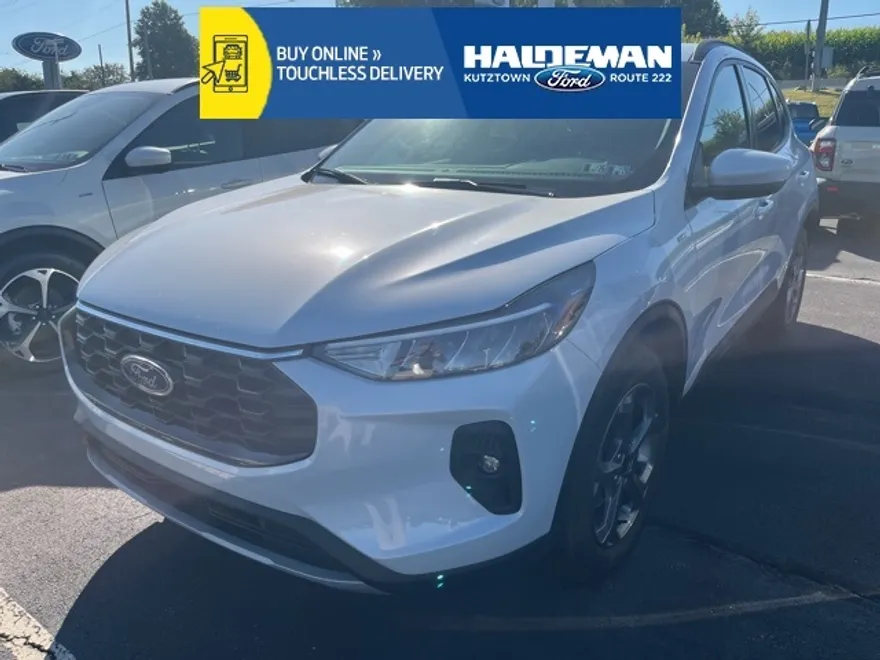 2025 Ford Escape Hybrid ST-Line Select photo 1