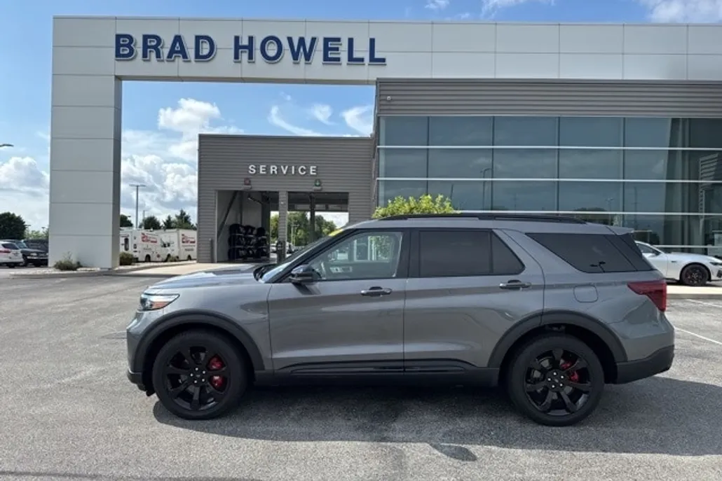 2024 Ford Explorer ST photo 1