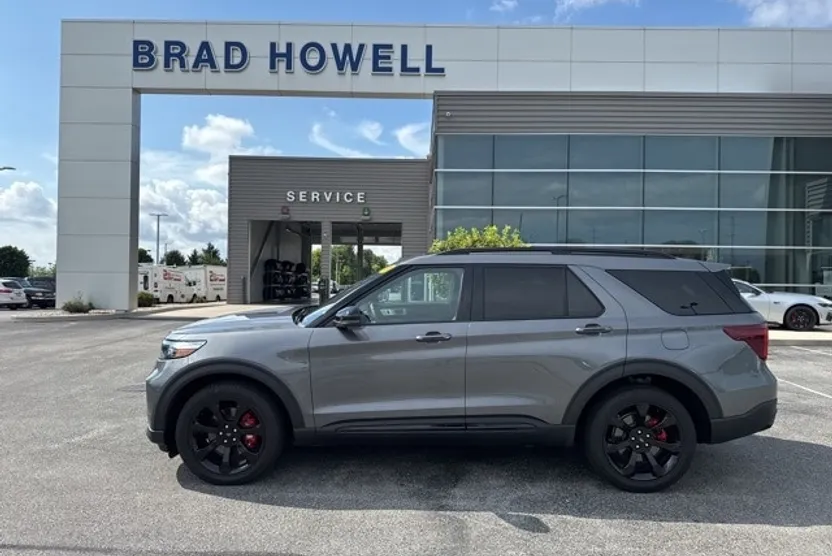 2024 Ford Explorer ST photo 1