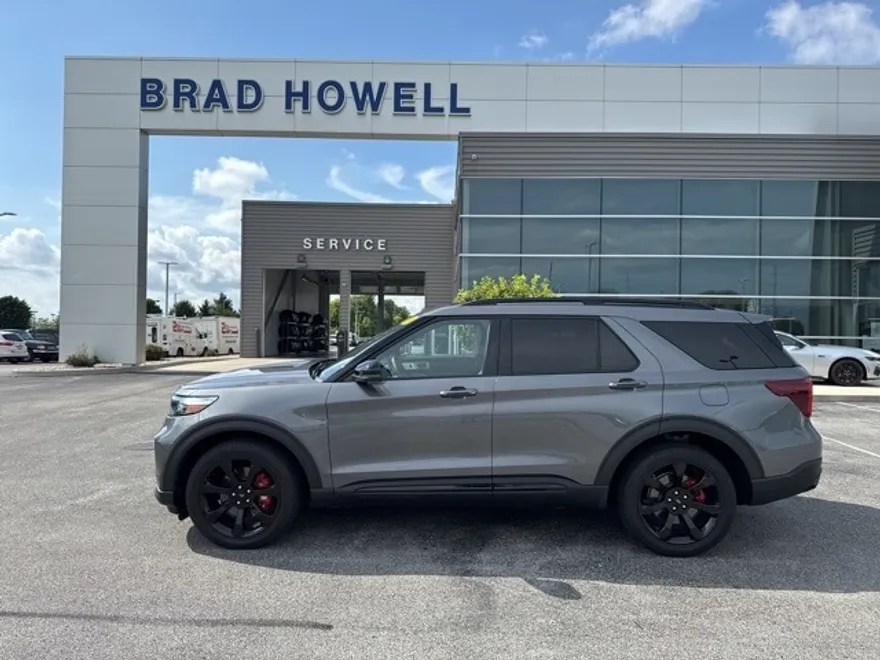 2024 Ford Explorer ST photo 1