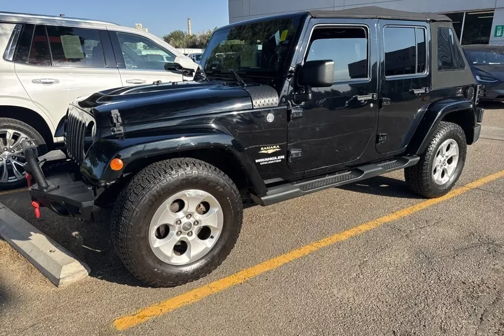 2013 Jeep Wrangler Unlimited Sahara photo 1