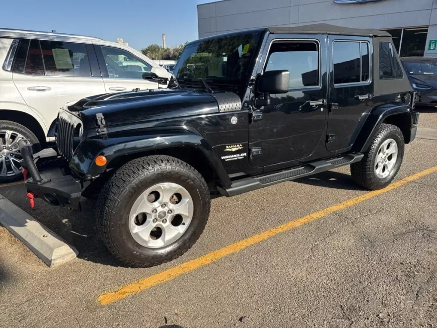 2013 Jeep Wrangler Unlimited Sahara photo 1