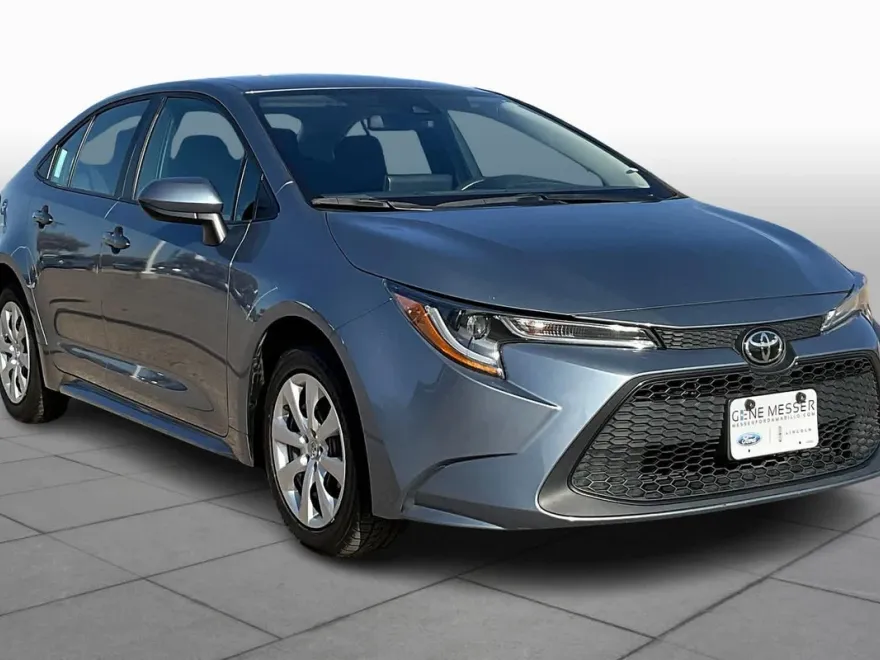 2022 Toyota Corolla LE photo 1