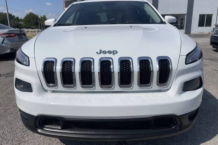 2016 Jeep Cherokee Latitude photo 1