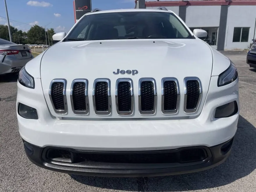 2016 Jeep Cherokee Latitude photo 1