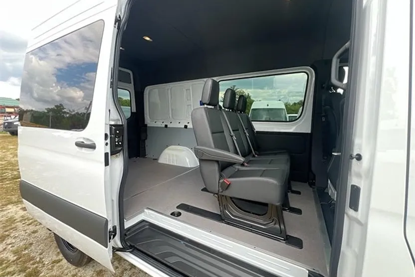 2025 Mercedes Benz Sprinter 2500 photo 1