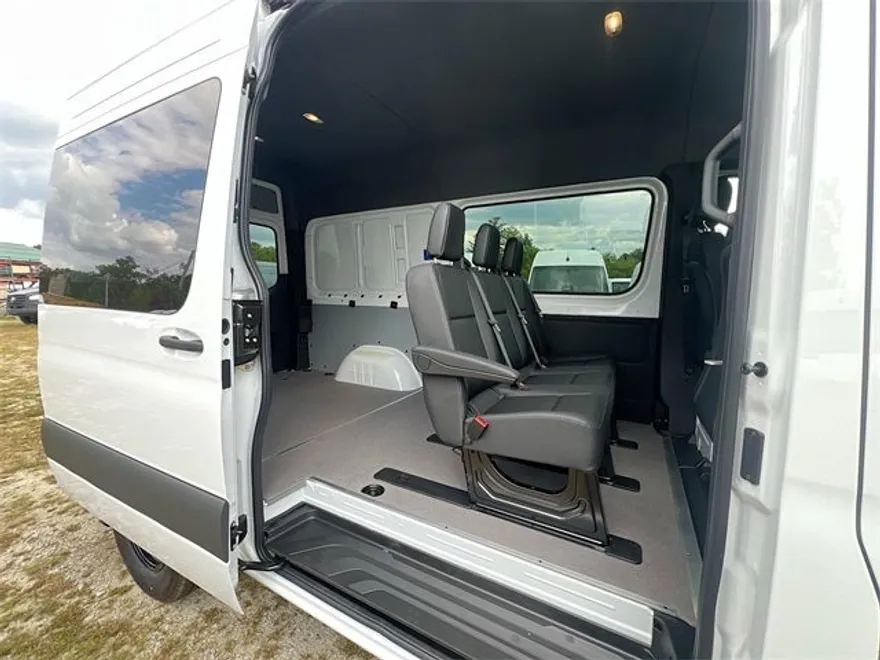 2025 Mercedes Benz Sprinter 2500 photo 1