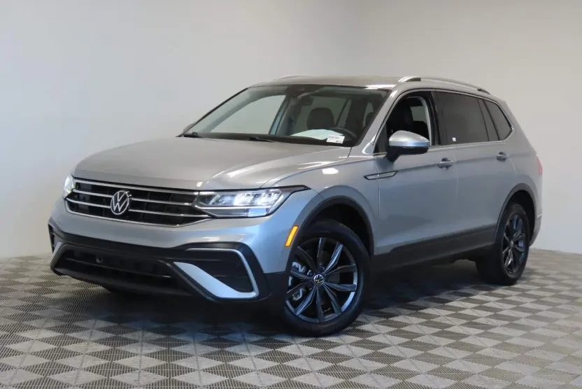 2024 Volkswagen Tiguan SE Wolfsburg Edition photo 1