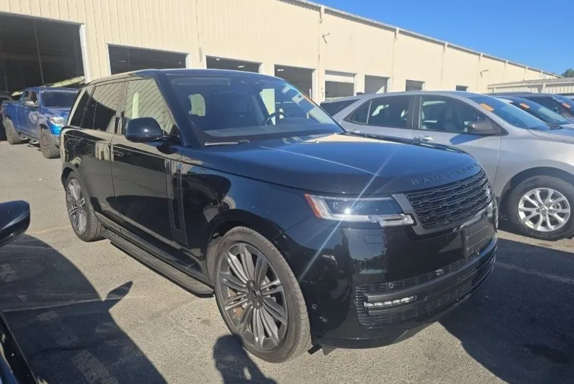2023 Land Rover Range Rover SE photo 1