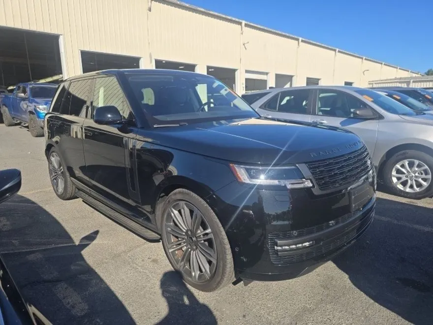 2023 Land Rover Range Rover SE photo 1