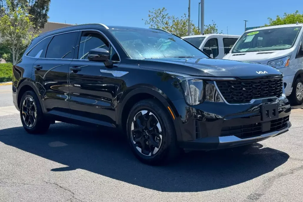 2024 Kia Sorento S photo 1
